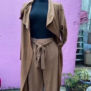 Fall fashion outfit with statement piece!